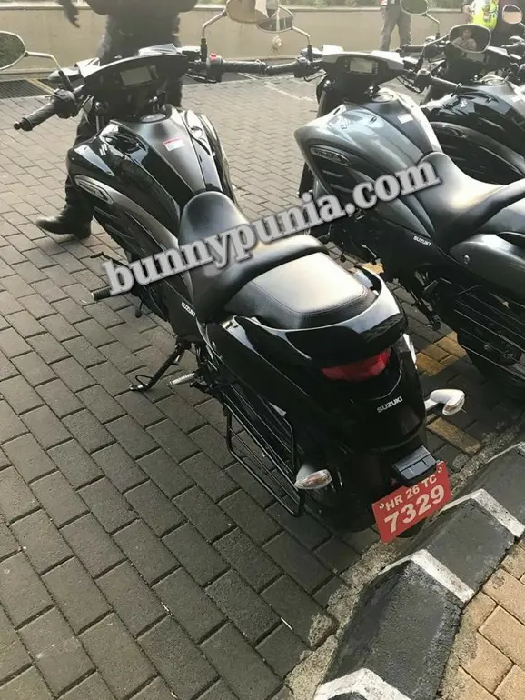 Suzuki Intruder 150 Photos