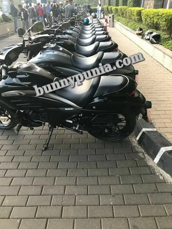 Suzuki Intruder 150 Photos