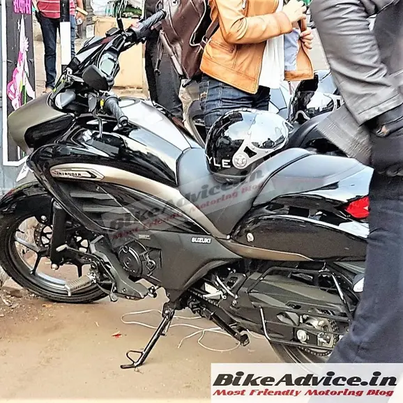 Suzuki Intruder 150 Photos