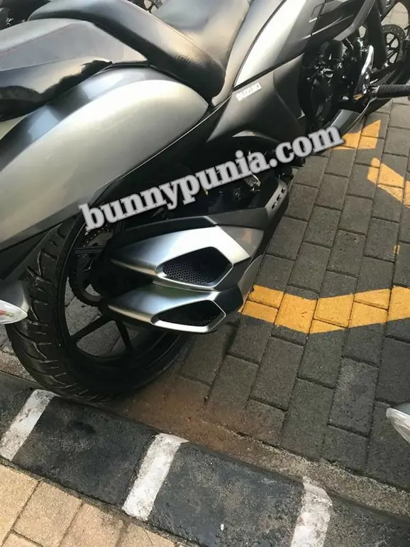 Suzuki Intruder 150 Photos