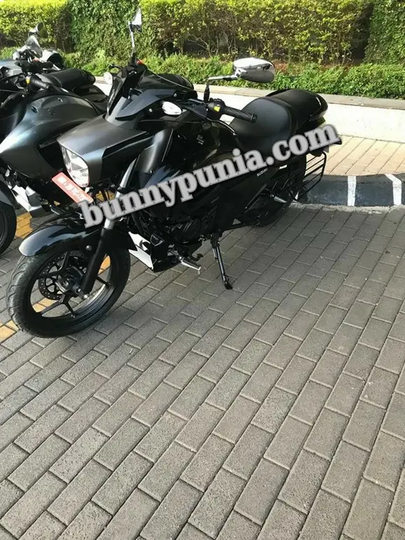 Suzuki Intruder 150 Photos