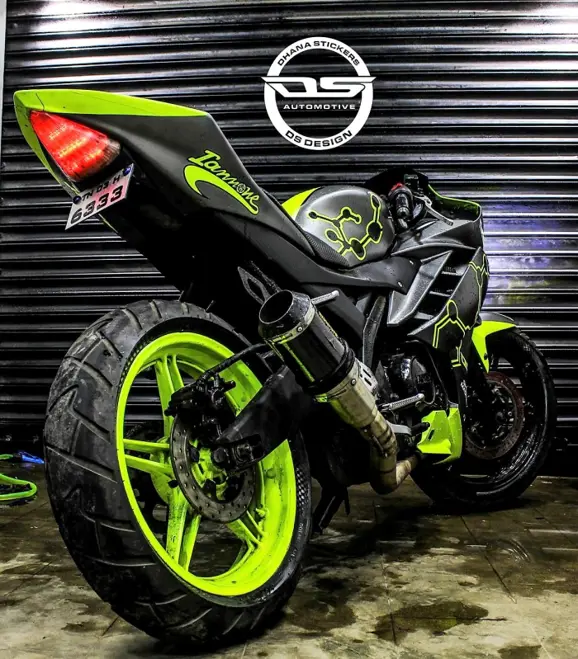 Yamaha R15 Maniac