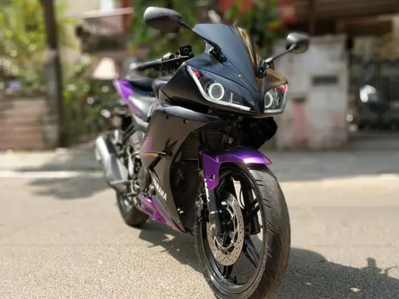 Yamaha R15 V2 by A-Wraps