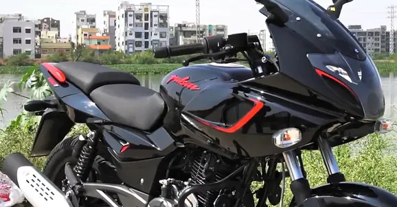 2019 Bajaj Pulsar 180F Front 3-Quarter View