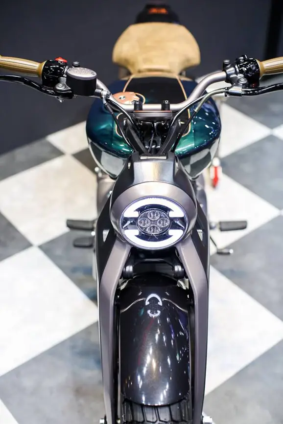 Royal Enfield Bobber 838