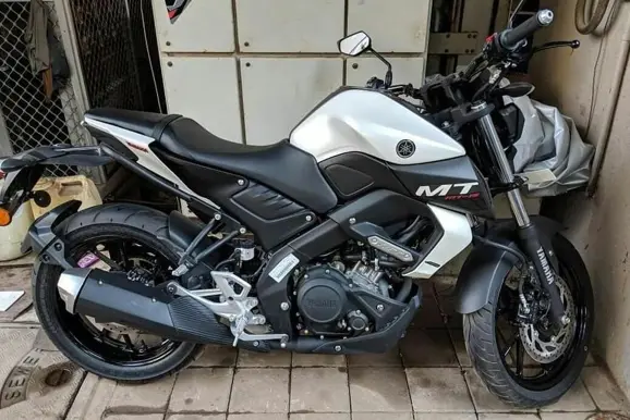 White Yamaha MT-15 with Black Alloy Wheels