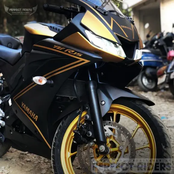 Black and Gold R15 V3 SE Front 3-Quarter