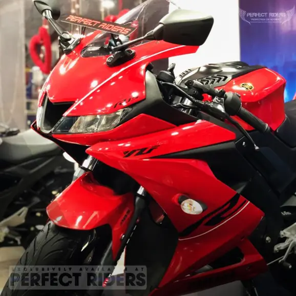 Red R15 V3 SE Front 3-Quarter View