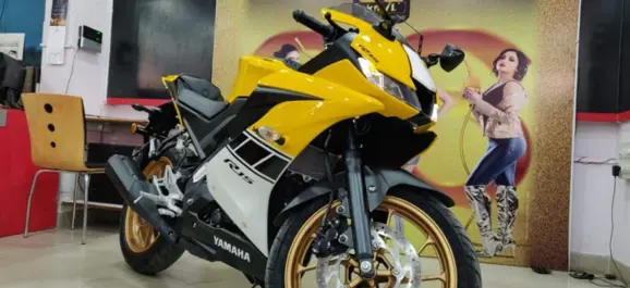 Yellow R15 V3 SE Front 3-Quarter