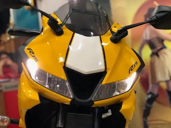 Yellow R15 V3 SE Headlight