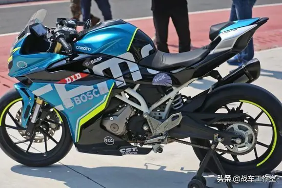 CFMoto 250SR Side View
