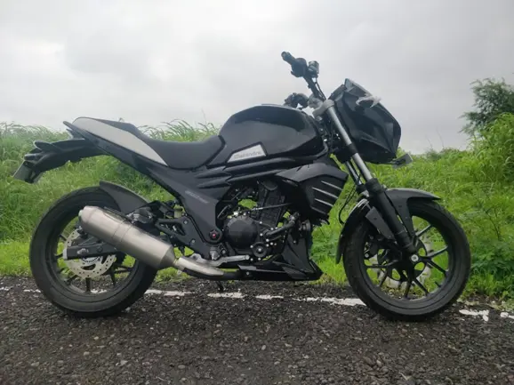 Black Mahindra Mojo 300 ABS