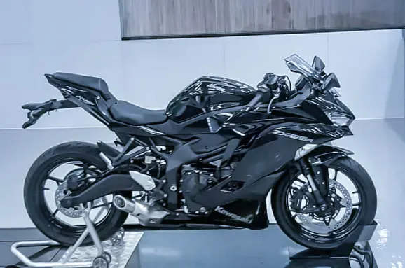 All-Black Kawasaki Ninja ZX-25R