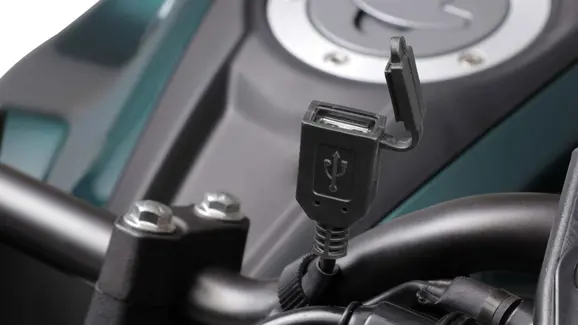 USB Charger: INR 810