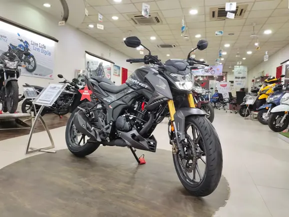 Honda Hornet 2.0 Front 3-Quarter View