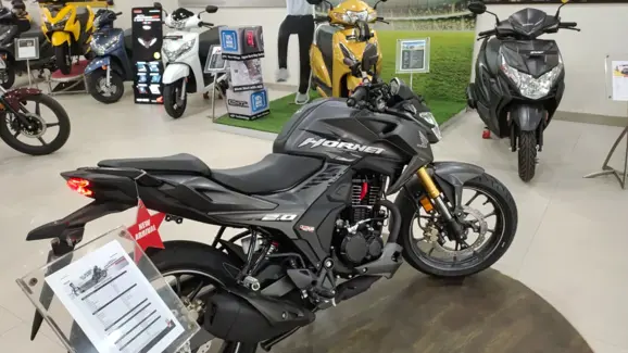 Honda Hornet 2.0 Rear 3-Quarter View