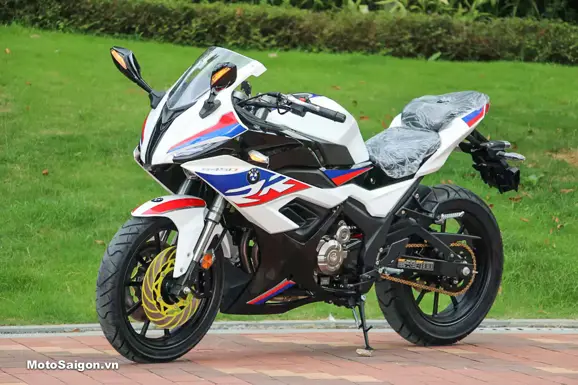 Moto S450 RR Front 3-Quarter View