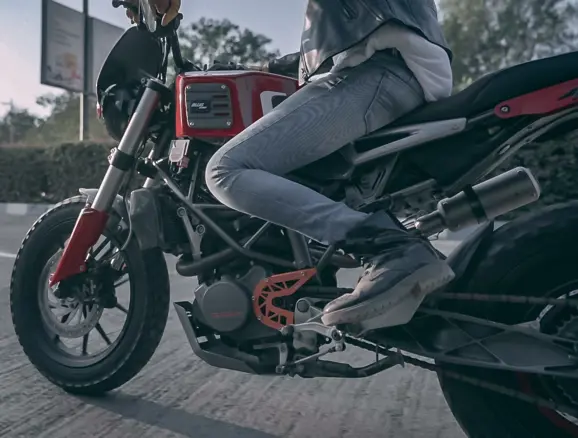 KTM BWG 200 Featuring BikeWithGirl