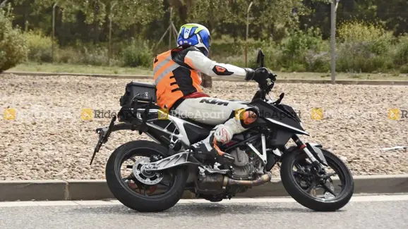 2022 KTM Duke 390 Side View
