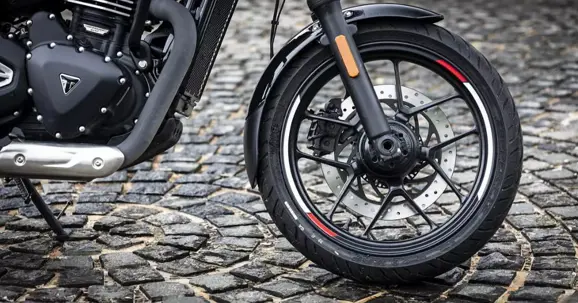 Triumph Speed T4 