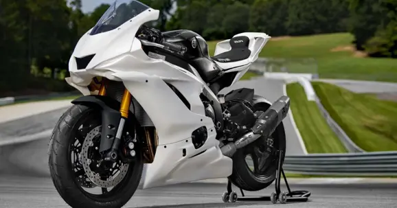 Yamaha R6 Left Front 3-Quarter View  