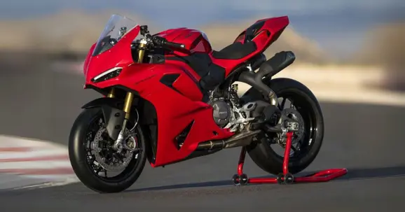 Yamaha R6 Right Front 3-Quarter View