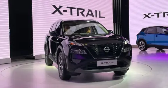 Nissan X-Trail Front View
