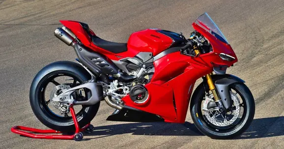Panigale V4 R  Side View