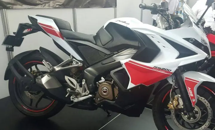 Bajaj-Pulsar-RS200-White-Red-side