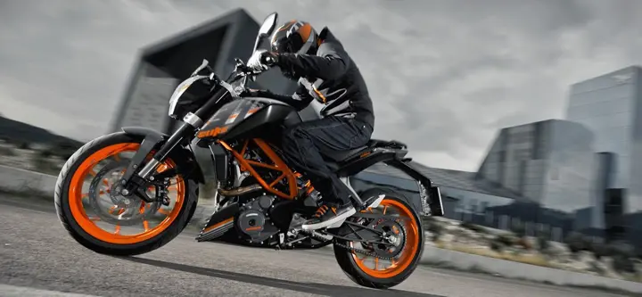 Comparison - KTM 390 Duke vs Honda CBR250R ABS