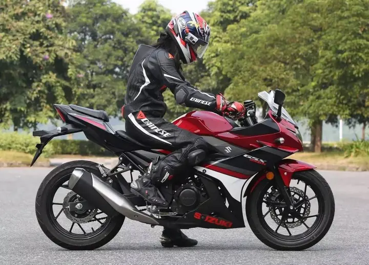 suzuki-gsx250r-official-2