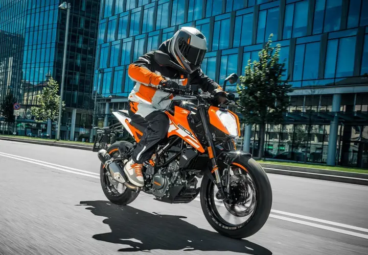 1479105924_2017-ktm-200-duke