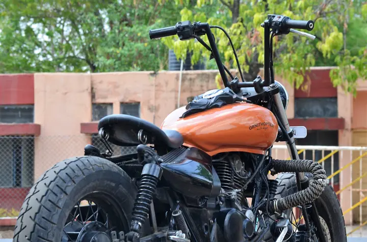 modified-bajaja-avenger-chopper-by-ornithopter-moto-design