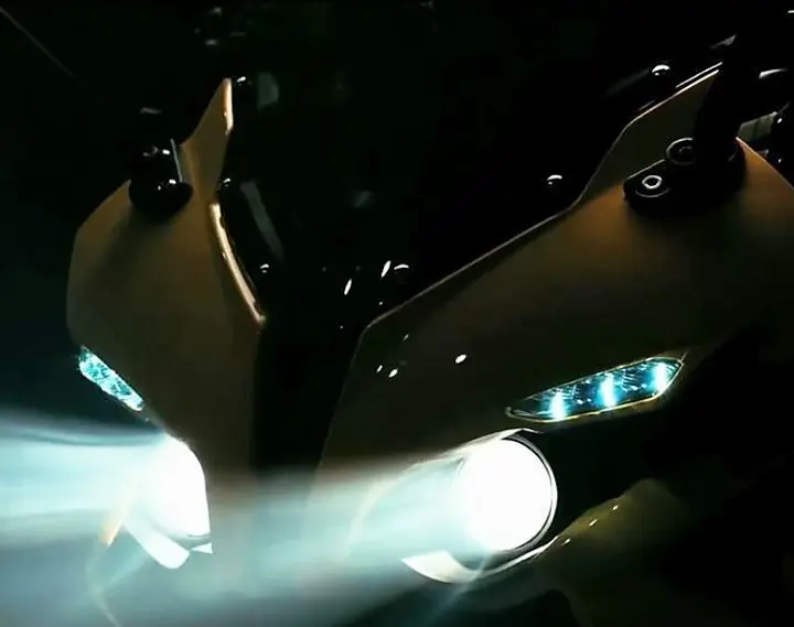 Bajaj-Pulsar-RS-200-projector-headlamps