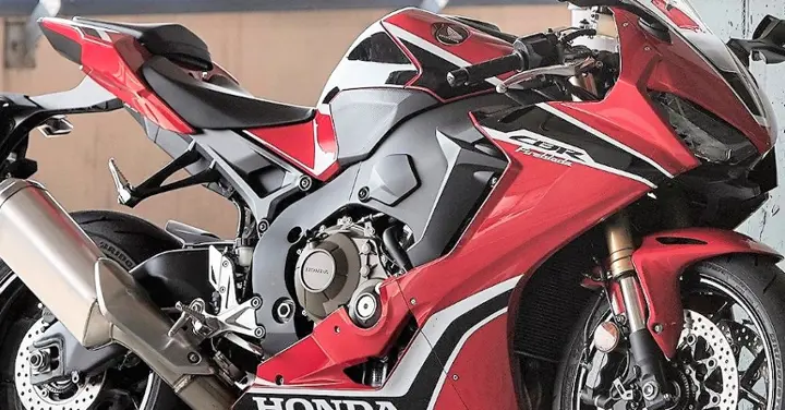 2017 Honda CBR1000RR Fireblade Launched in India @ INR 17.61 lakh