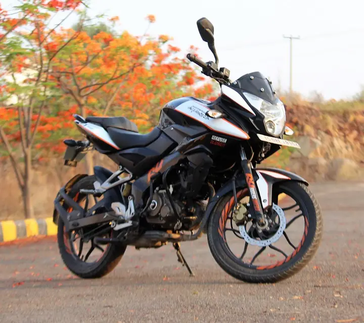 Bajaj-Pulsar-AS150-3