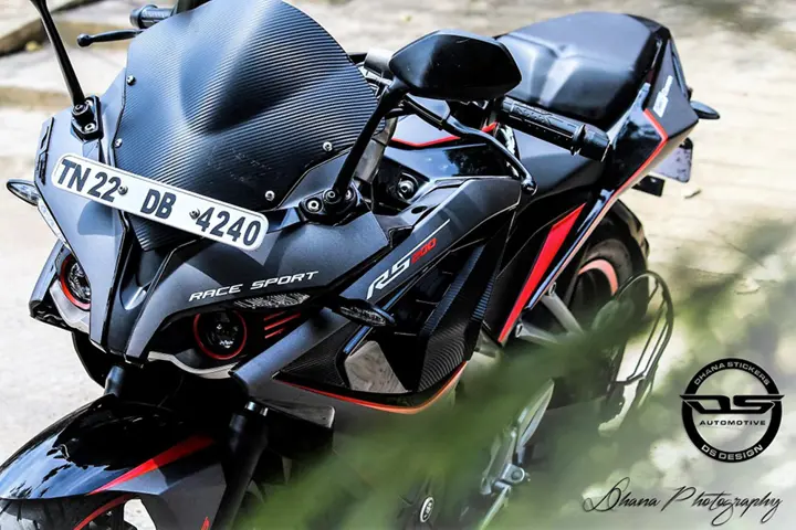 Matte Grey Bajaj Pulsar RS200