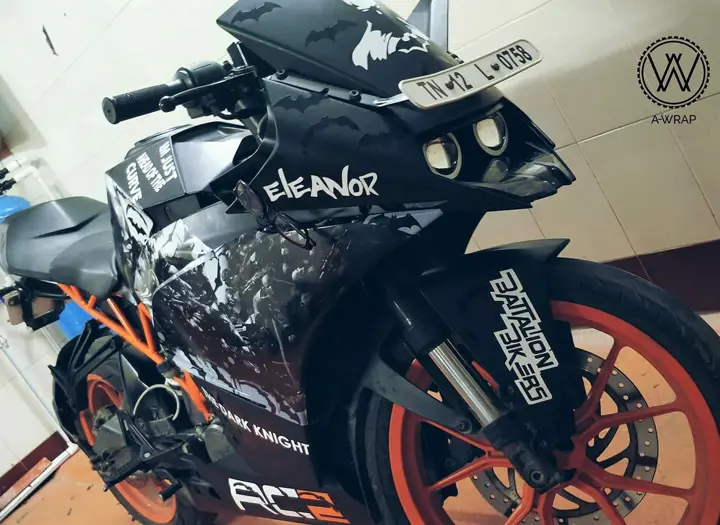 Batman-Themed KTM RC 200 Sportbike