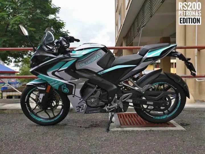 Side View of Bajaj Pulsar RS200 Petronas Edition