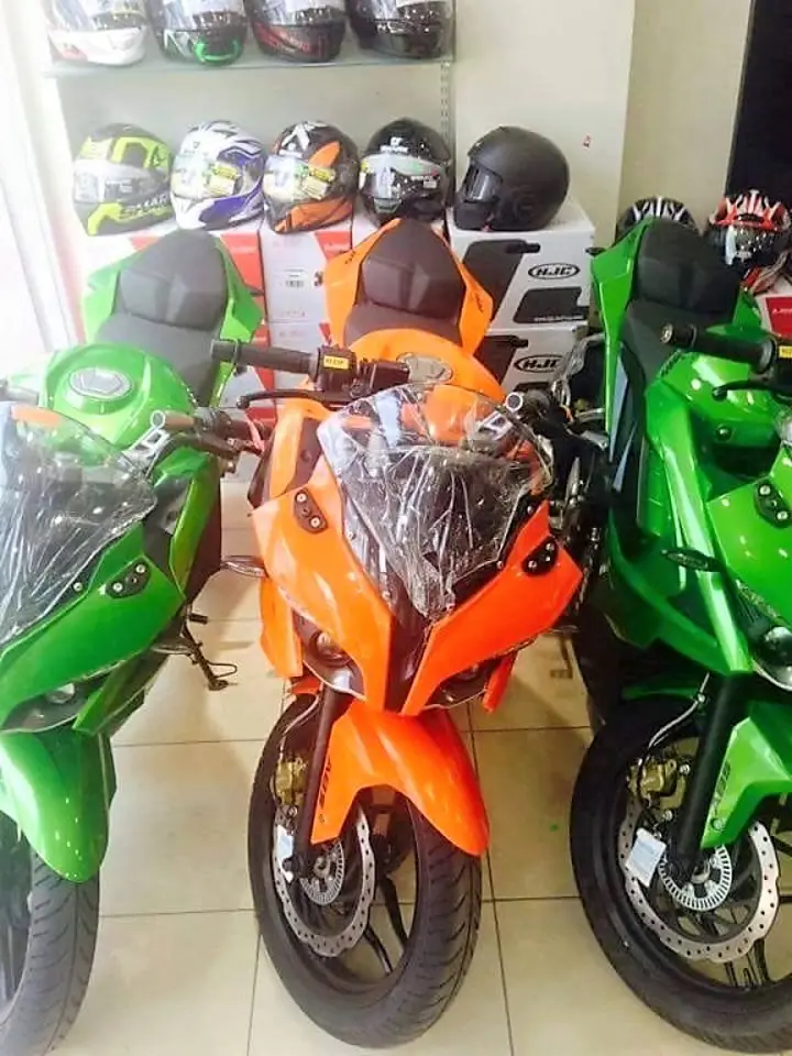 Bajaj Pulsar RS200 (Green and Orange)