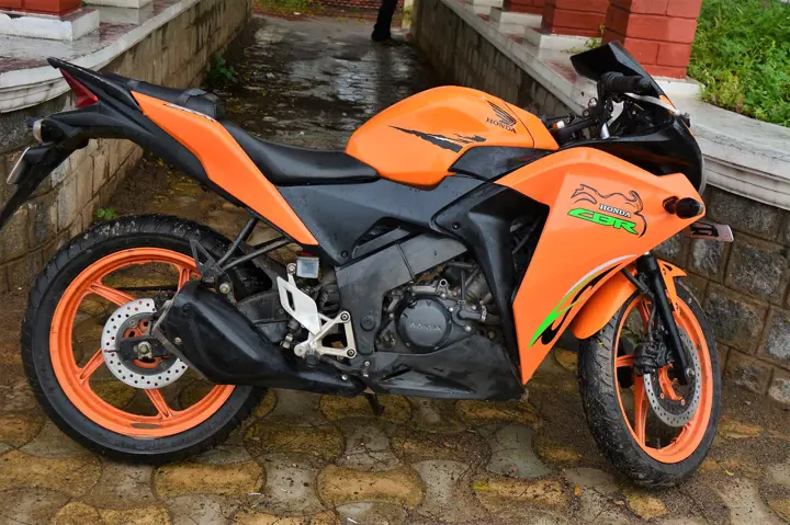 Honda CBR150R Side View