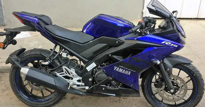 2018 Honda CBR150R vs Yamaha R15 V3
