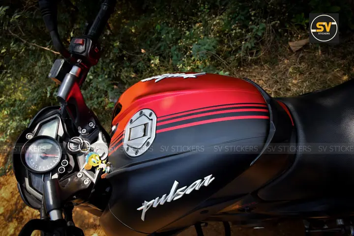 Dual-Tone Bajaj Pulsar NS200