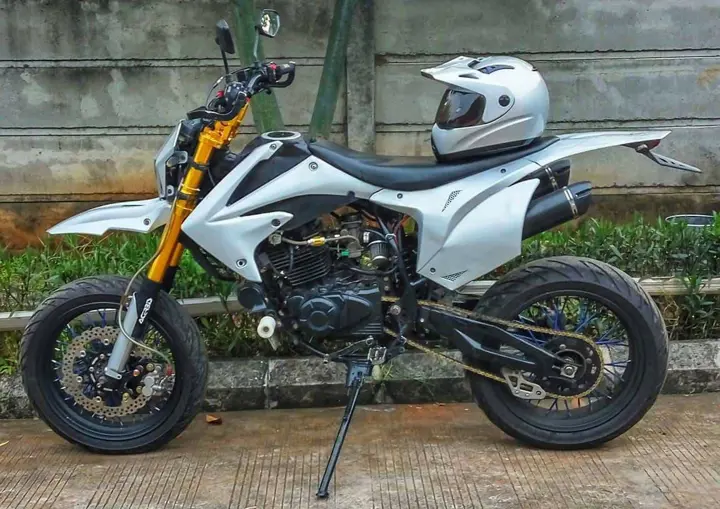 Bajaj Pulsar 220 Supermoto