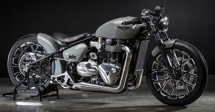 Perfectly Customized Triumph Bonneville Bobber Basse-Bodeux