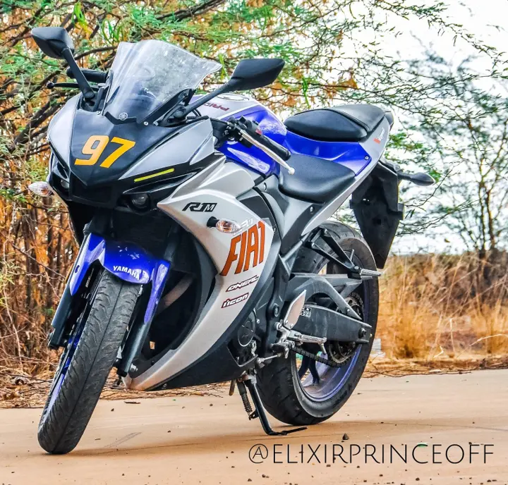 Yamaha R3 Gets R1M Face & Custom Livery