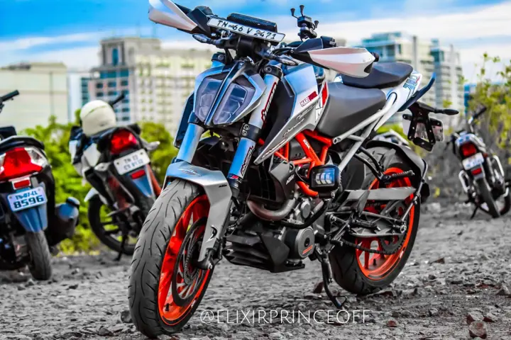 Silver KTM Duke 390