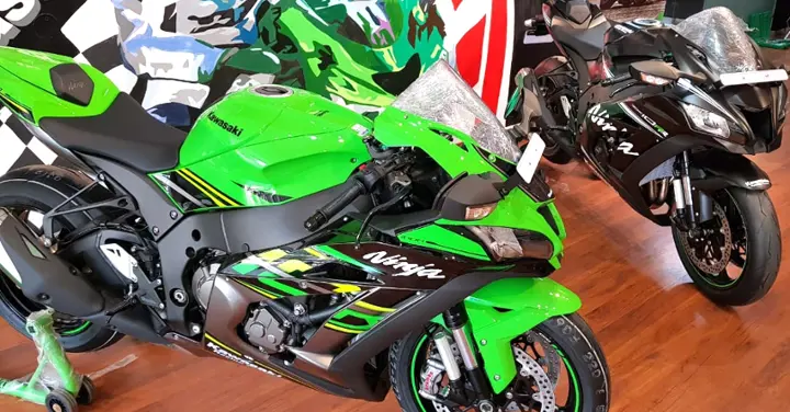 Aurum Kawasaki Starts Deliveries of New Ninja ZX-10R & ZX-10RR in Delhi