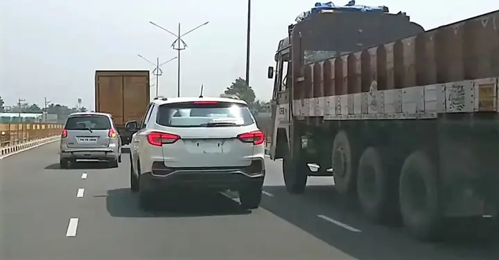 Video: Mahindra Inferno (XUV700) Chased by Tata Hexa