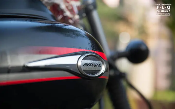 Bajaj Avenger 160 Street